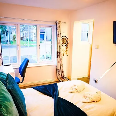 Bailey's Lounge 1 By Altoluxoexperience Short Lets & Serviced With Free Parking & Wifi